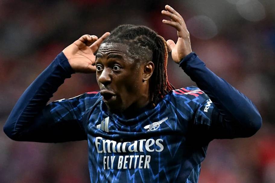 争议拉满！埃泽倒地算不算点球？欧足联回应，阿尔特塔直接炸了